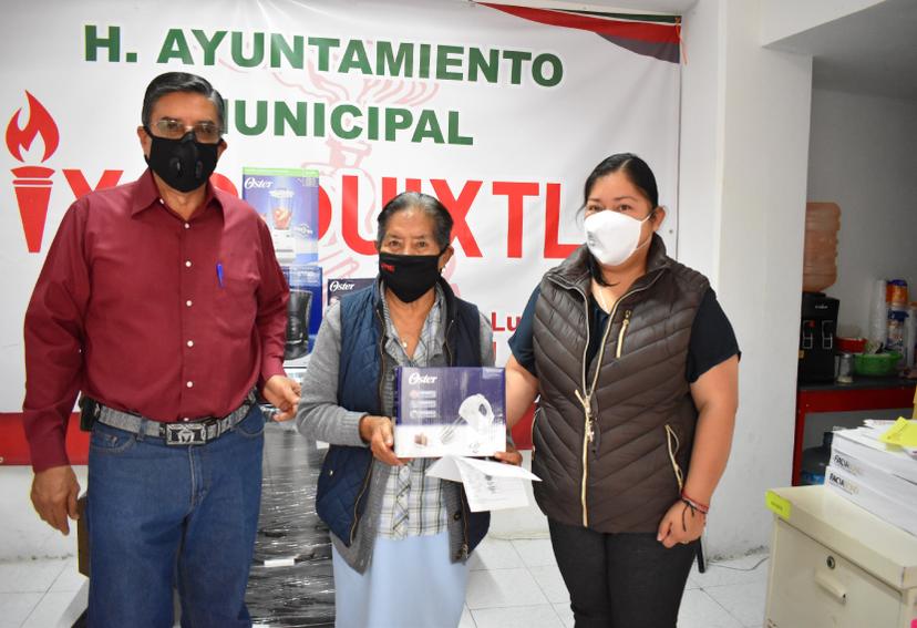 Realizan rifa para contribuyentes en Ixcaquixtla