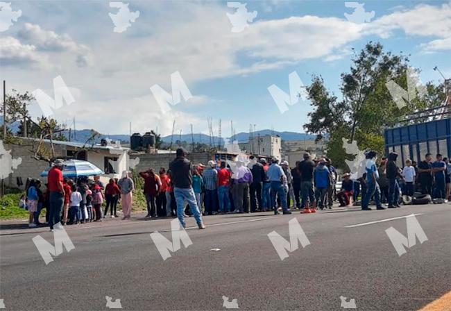 VIDEO En Tlahuapan cierran la México-Puebla y toman alcaldía; exigen repetir elecciones