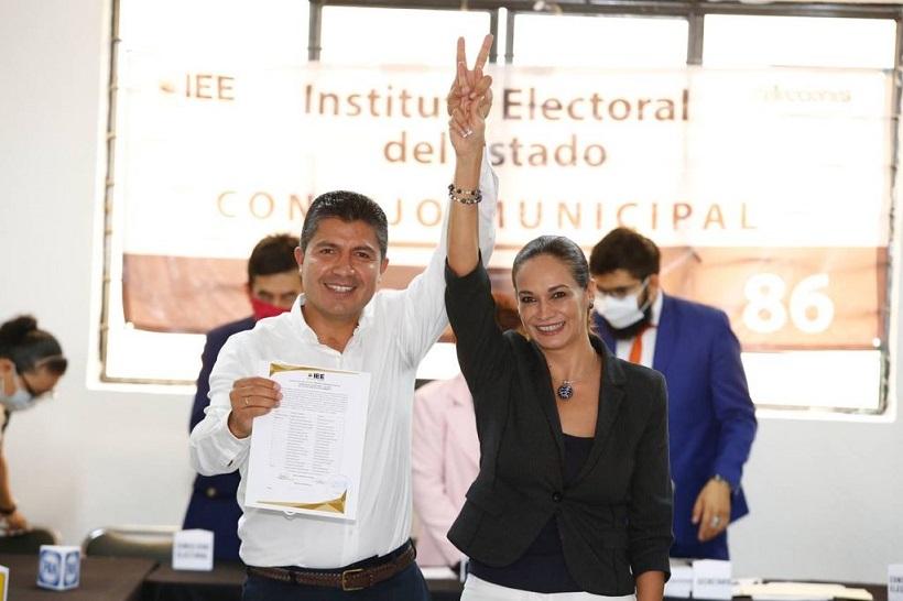 Eduardo Rivera ya es edil electo; recibe su constancia de mayoría