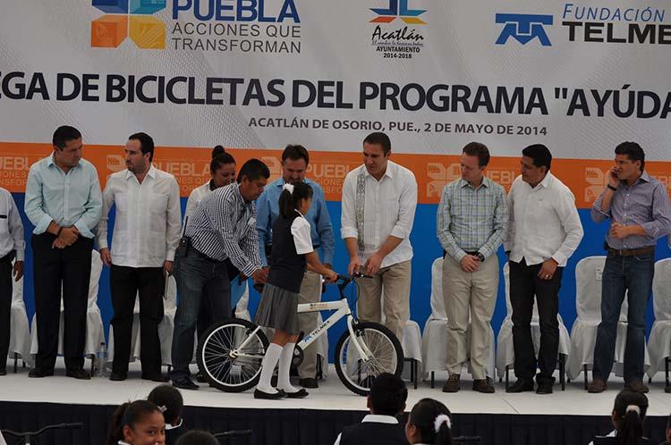 Entrega RMV en Acatlán 600 bicicletas y supervisa obras municipales
