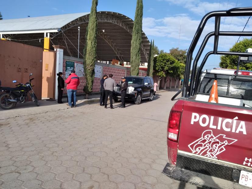 Secuestran a maestros en Tecamachalco para robarles su automóvil