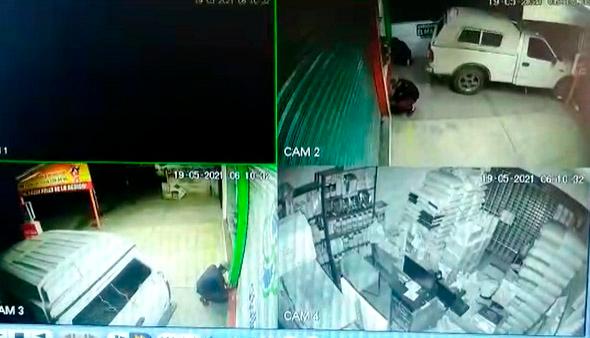 VIDEO Captan a delincuentes saqueando negocio en El Verde