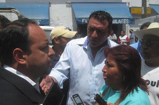 Entre heridos y detenidos, Texmelucan saca ambulantes de calles