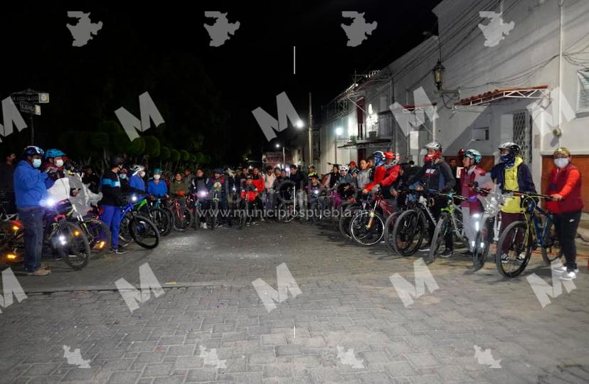 Ciclistas recuerdan a muertos por covid en Tecamachalco 