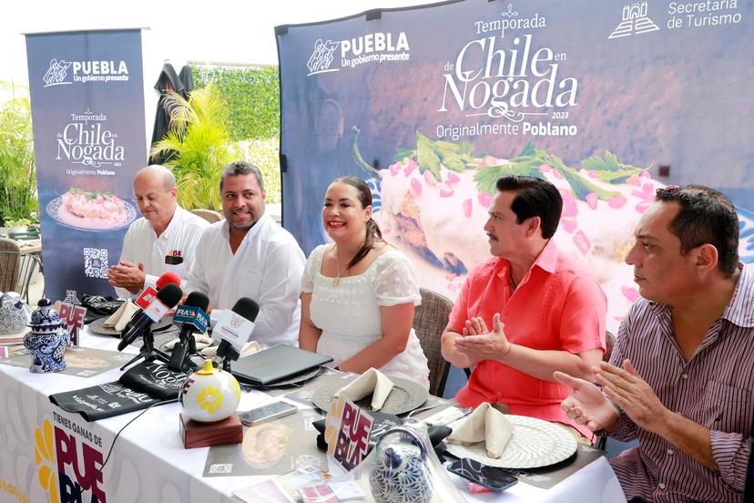 En Acapulco, Puebla promociona temporada del Chile en Nogada