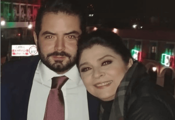 Sorprende Victoria Ruffo luciendo bikini bajo el sol