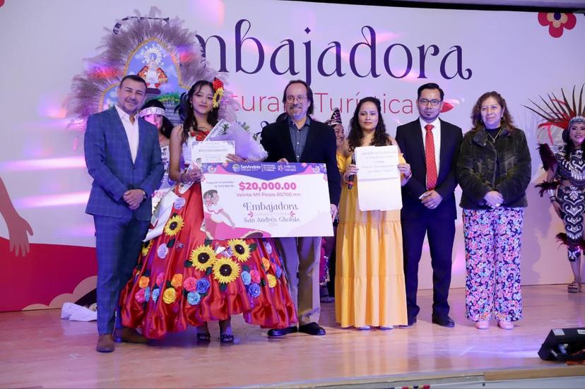 Otorga Ayuntamiento de San Andrés Cholula reconocimiento a la embajadora cultural y turística