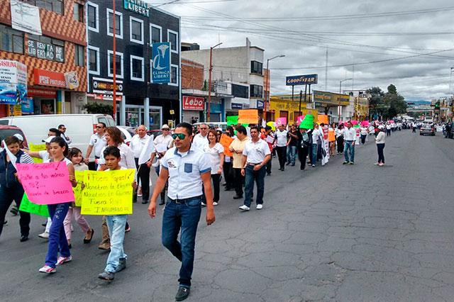 Cientos exigen en las calles renuncia del alcalde de Texmelucan