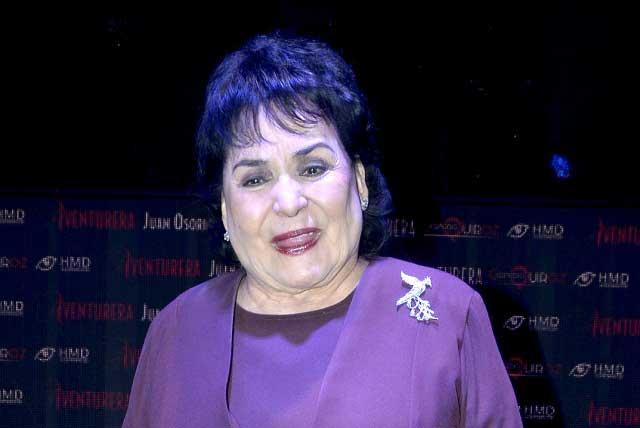 Niegan muerte de Carmen Salinas; la actriz sigue en terapia intensiva