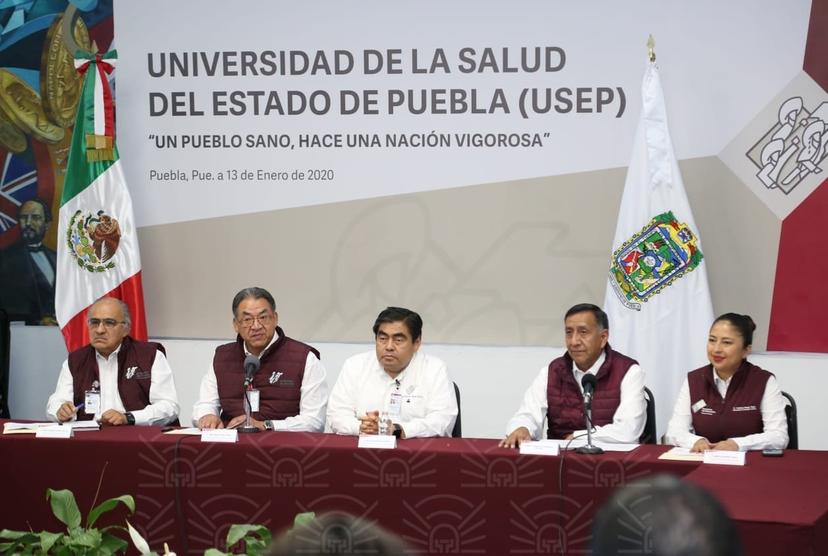 Presenta Barbosa Universidad de la Salud