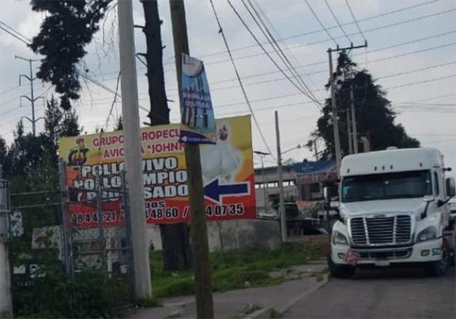 Vecinos de Texmelucan salvan a trailero de ser asaltado