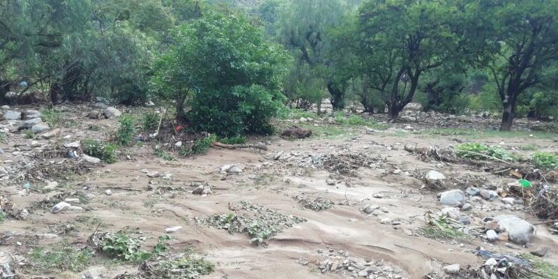 En resigo 20 familias y 15 inmuebles de San Antonio Cañada por barrancada 