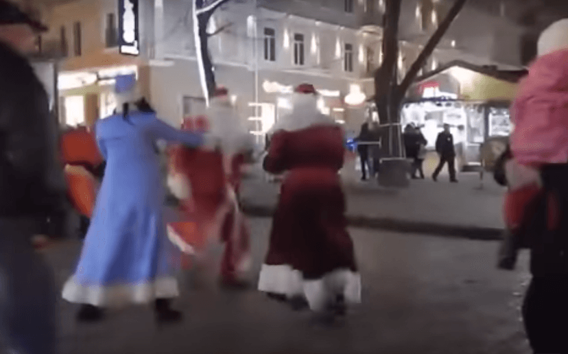 VIDEO Pelea de santas; se olvidan del espíritu navideño