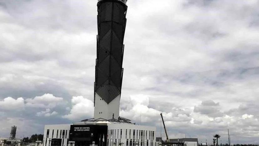 En redes comparan torre de control de Santa Lucía con torre de Pisa