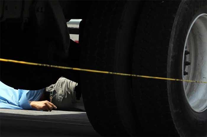 Hermanos mueren al volcar su motocicleta en Palmar de Bravo