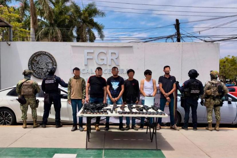 Son detenidas seis personas con fuerte arsenal en Navolato, Sinaloa