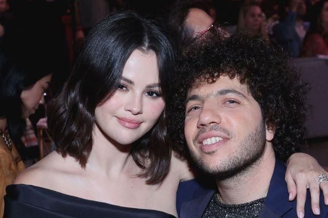 Selena Gomez reafirma su relación con Benny Blanco tras polémica en redes sociales