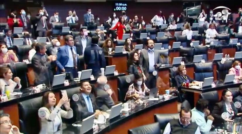 Senado avala reforma que permite a funcionarios promover la Revocación de Mandato