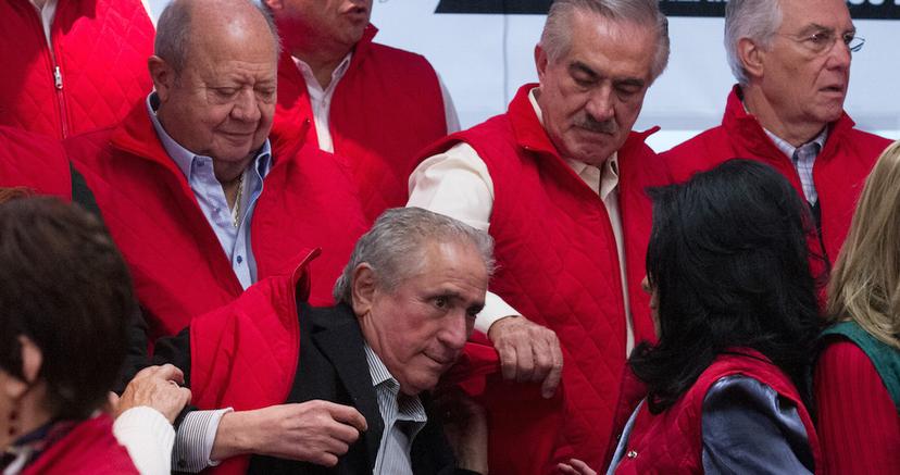 Burócratas del PRI piden a AMLO comisión mixta