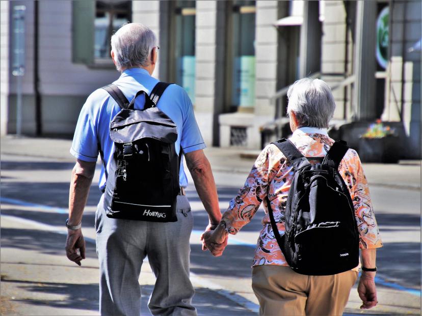 Hasta los más ricos podrán cobrar pensión de adultos mayores: Urzúa