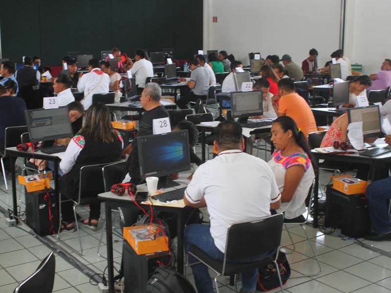 Participan 600 docentes en examen para impartir clases en lenguas originarias