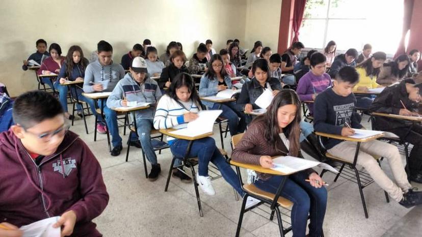 Hay hasta cinco halconcitos y dealers por escuela en Tlacotepec