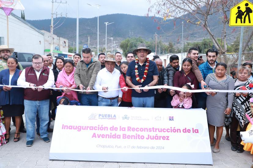 Sergio Salomón inaugura la reconstrucción de pavimento con adocreto en la avenida Benito Juárez