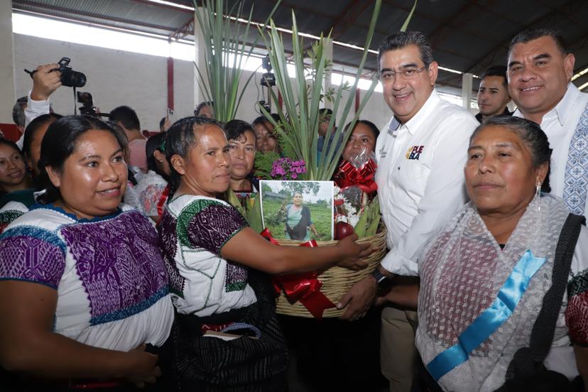 VIDEO Con caminos y carreteras, Sergio Salomón reactiva el desarrollo de Puebla