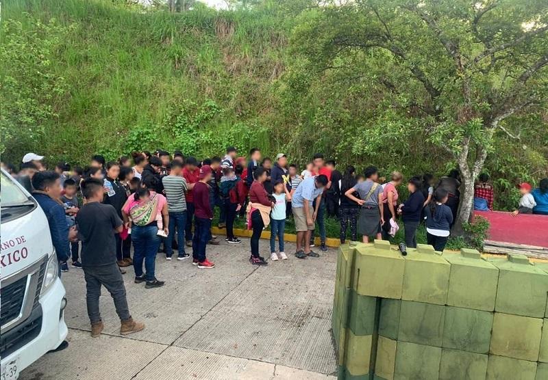 Aseguran a 126 migrantes en Veracruz marcados con números de serie