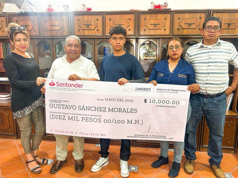De la Rosa apoya a Gustavo, representará a Amozoc en competencia de Química