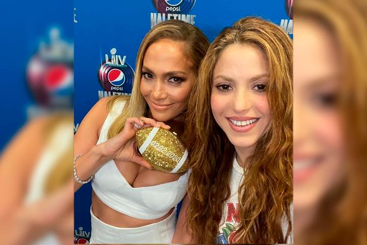 Le llueven memes a Shakira por outffit con JLo