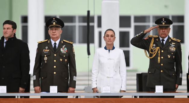 Claudia, entre la espada y la pared