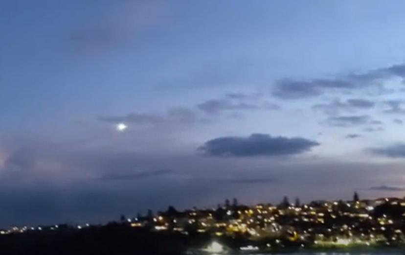 VIDEO Captan caída de meteorito en Sídney