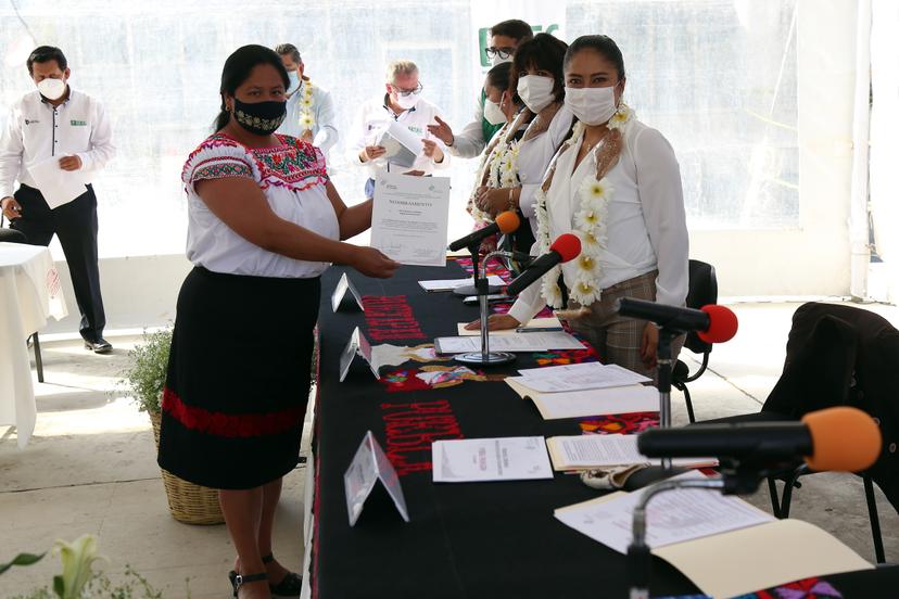 Inicia SEP Puebla proyecto educativo con artesanas de la Sierra Norte