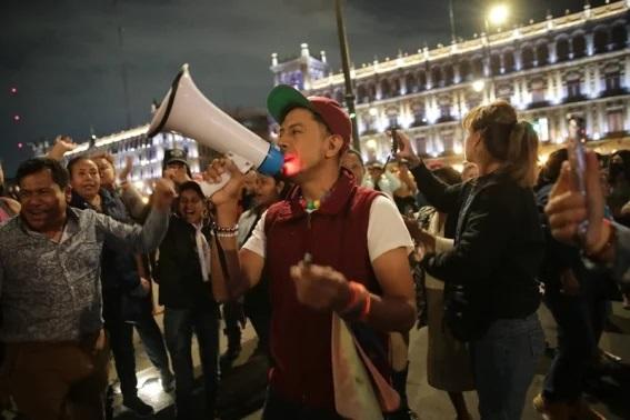 Seguidores de AMLO acampan en el zócalo para concentración del 18 de Marzo