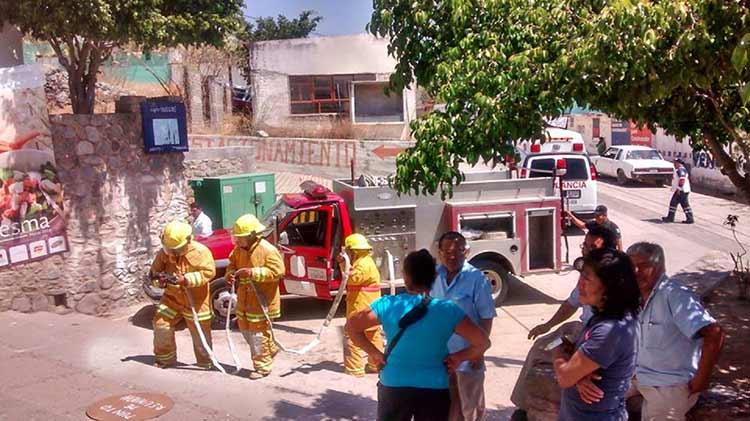 Realizan en Acatlán simulacro de explosivo en tienda del ISSSTE