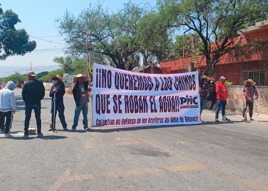 Bloquean campesinos de Tehuacán carreteras para exigir que no se instalen empresas chinas