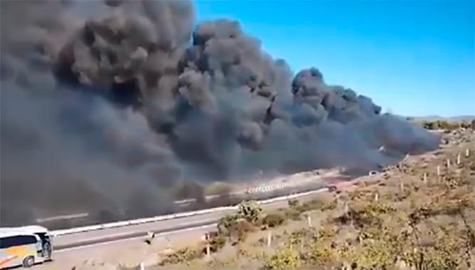 Muere chofer de pipa tras incendio en la autopista Acatzingo-Ciudad Mendoza