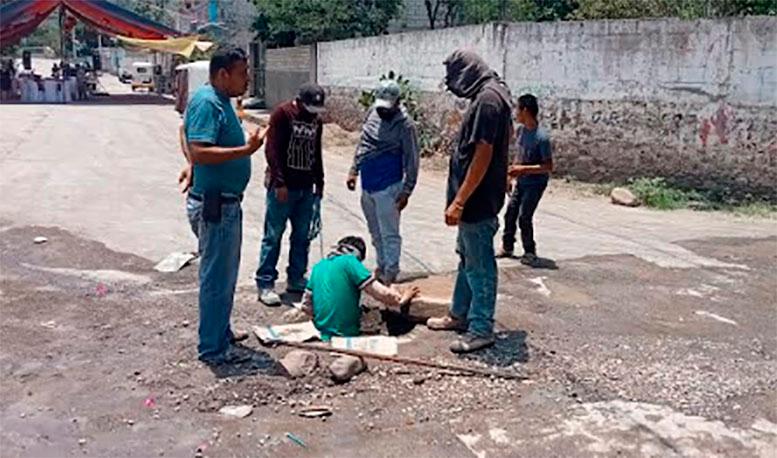 Hasta polines tiran al drenaje en Jolalpan