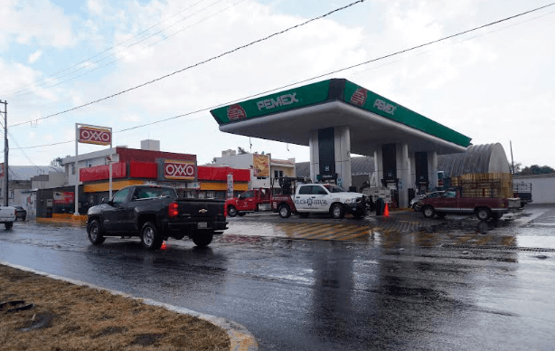 Encañonan y roban a trabajadores de gasolinera y a clientes en Tecamachalco