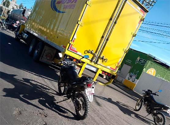 Policías de Texmelucan recuperan camión robado; hay un detenido