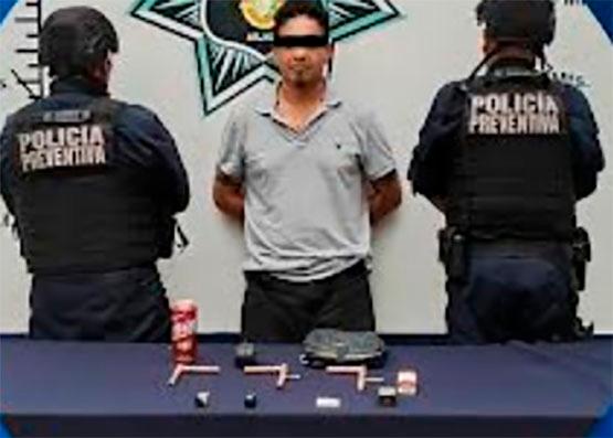 Cae sujeto con armas hechizas, droga y cartuchos en Atlixco