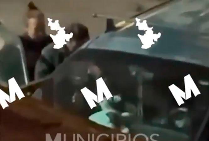 VIDEO Captan violento asalto a una familia en la colonia Las Hadas
