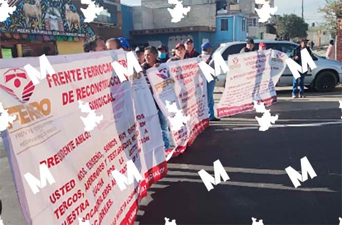 Ferrocarrileros se manifiestan y bloquean la México-Veracruz