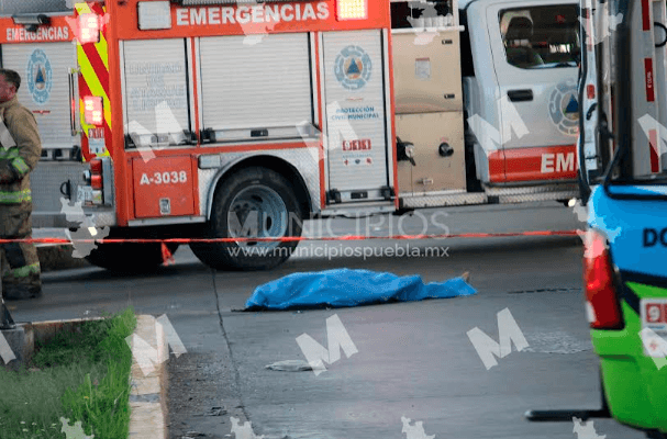 Mujer se suicida aventándose de puente cerca de Plaza Loreto