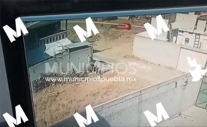 VIDEO Así embistió vehículo a motociclista en entrada de Ex Hacienda de Chautla