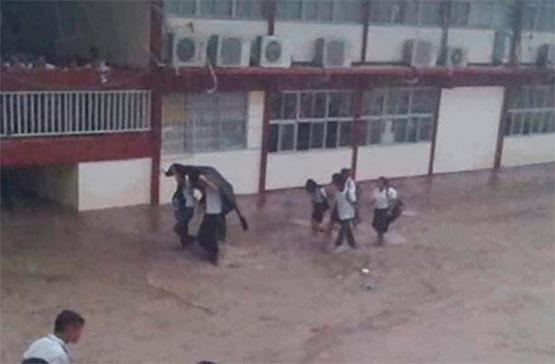 Por lluvias se desborda río en Tilapa y afecta a bachillerato