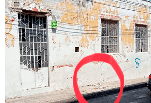 Advierten sobre riesgo de colapso de fachadas de inmuebles en callejón de Atlixco