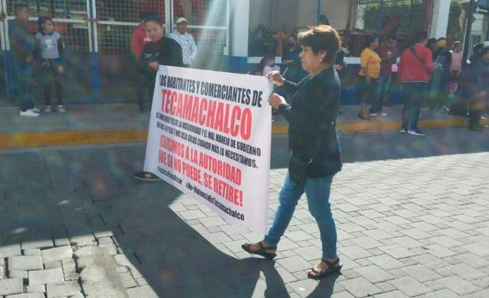 Vecinos de Tecamachalco con marcha piden más seguridad