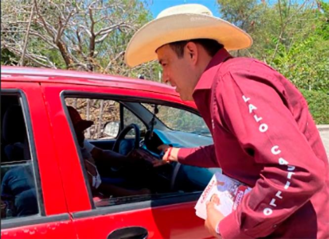 Lalo Castillo recorre calles de Santa María Xuchiapa; recibe respaldo de la población